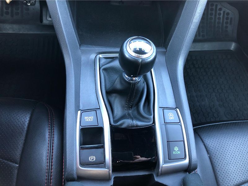 Honda Civic 1.0 VTEC Elegance - fotka 21 z 28