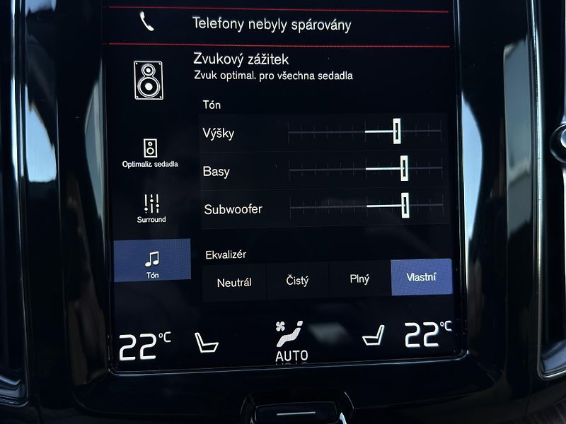 Volvo XC60 T5 AWD // MOMENTUM PRO  - fotka 40 z 49