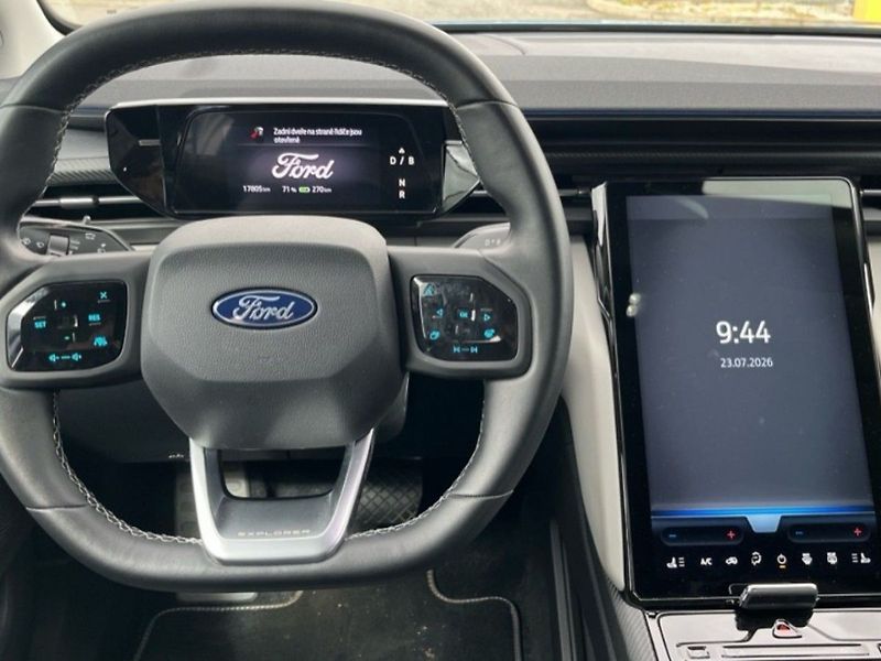 Ford Explorer PREMIUM,AWD,DPH,PŘEDVÁDĚCÍ - fotka 9 z 14