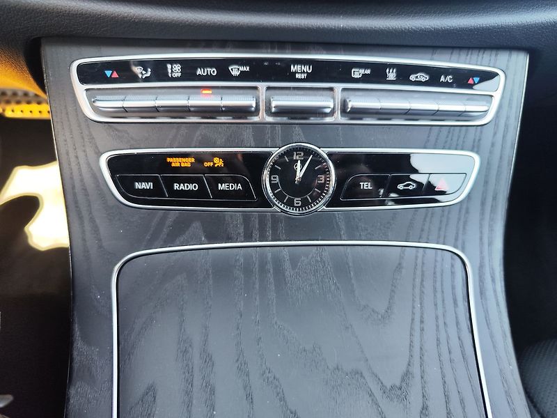 Mercedes-Benz Třídy E E220d/143kW 4MATIC All-Terrain - fotka 24 z 37