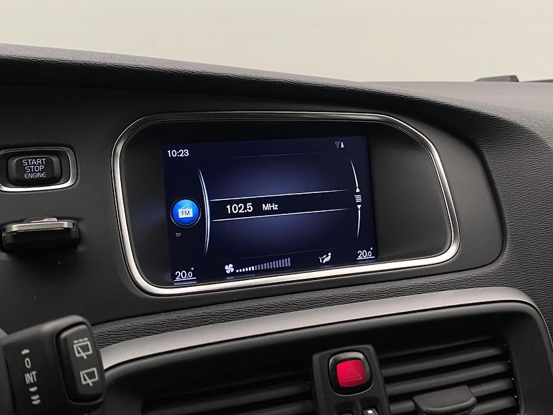 Volvo V40 T2 MOMENTUM  - fotka 33 z 39