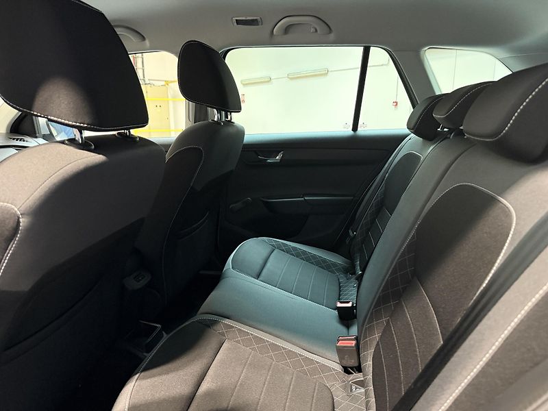 Škoda Fabia 1.0 TSI 70kW Ambition Combi To - fotka 12 z 14