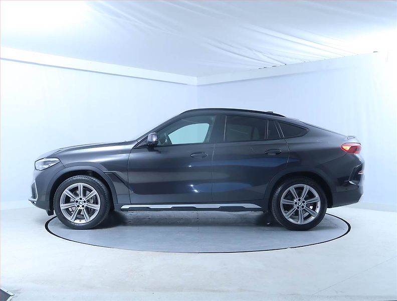 BMW X6 (2021) xDrive30d, ACC, Výhřev, Kamera - fotka 3 z 20