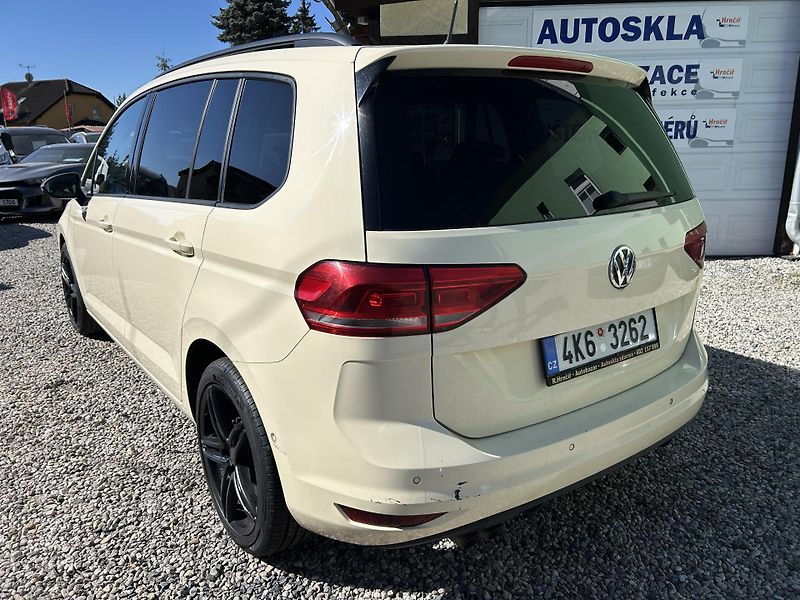 Volkswagen Touran (2016) 2.0 TDi 110 kw - fotka 9 z 20