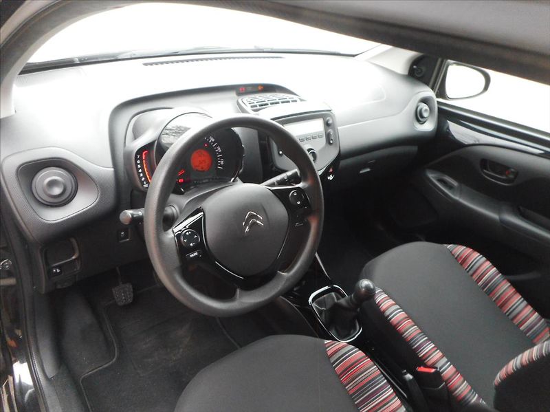 Citroën C1 1,0 VTi - fotka 9 z 23