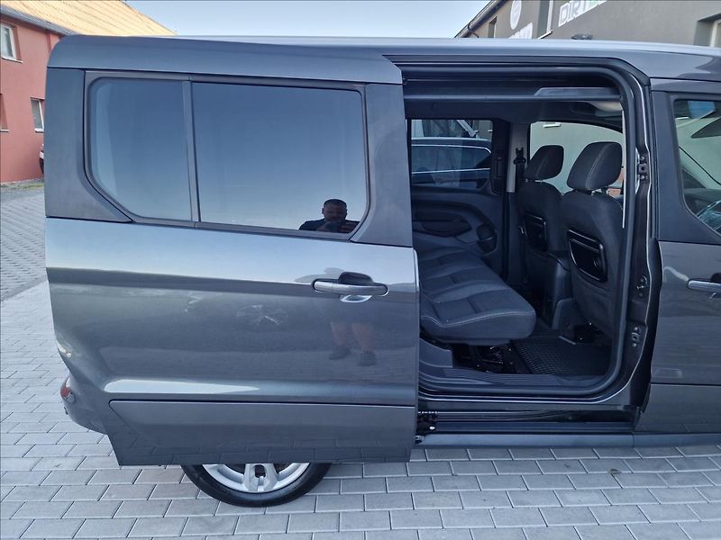 Ford Tourneo Connect 1.5TDCi 88kW L2, Titanium, ČR - fotka 16 z 50