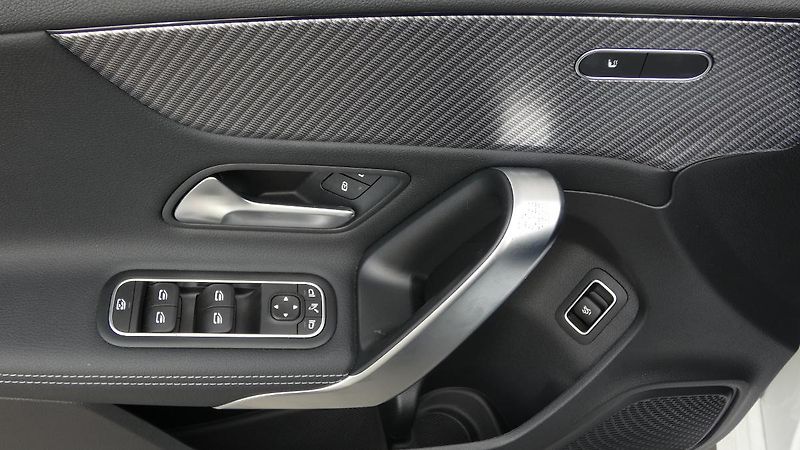 Mercedes-Benz Třídy A 180 Sedan Progessive - fotka 9 z 21