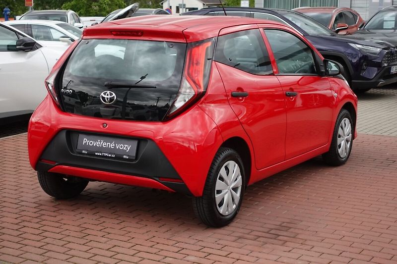 Toyota Aygo 1.0 VVT-i 5M/T x + comfort - fotka 4 z 23