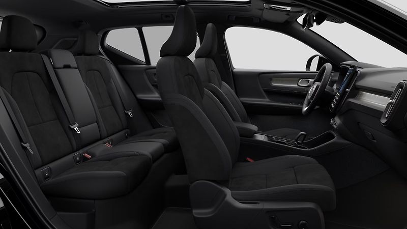 Volvo XC40 (2026) B3 AUT BLACK EDITION ULTRA - fotka 4 z 14