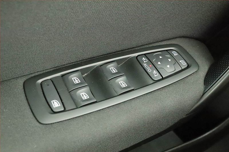 Renault Mégane (2019) 1.3 TCe, Serv.kniha, Navi - fotka 10 z 14