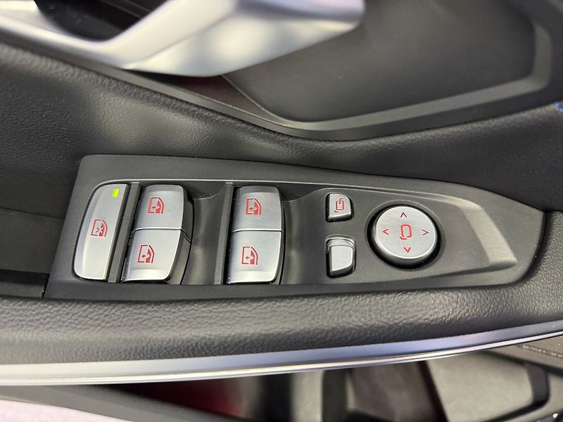 BMW Řada 3 340i xDrive, HUD, HARMAN/KARDO - fotka 25 z 27