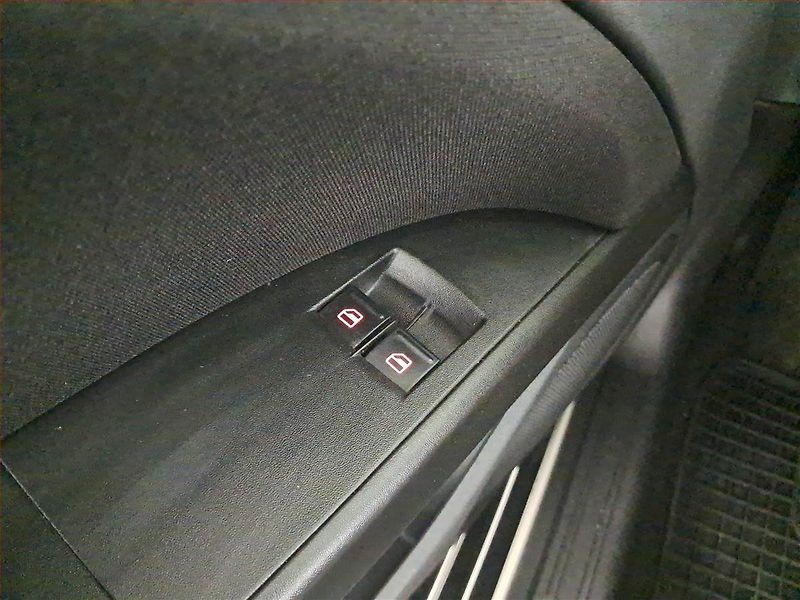 Seat Leon (2008) 1.4, nová STK, rezervace - fotka 16 z 16