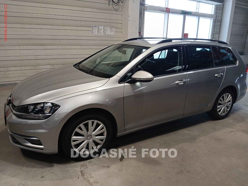 Volkswagen Golf (2018) 1.0 TSi Variant, DSG - fotka 3 z 3