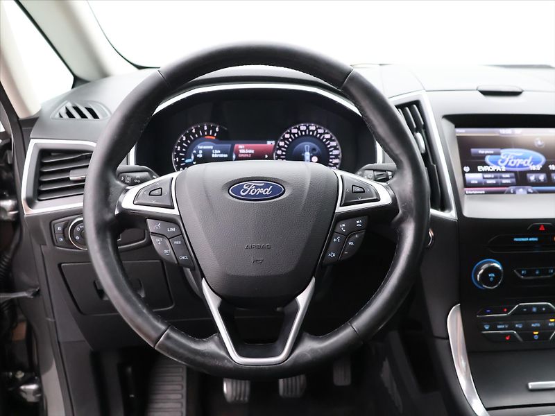 Ford S-MAX 2,0 TDCI 132kW Titanium - fotka 17 z 34