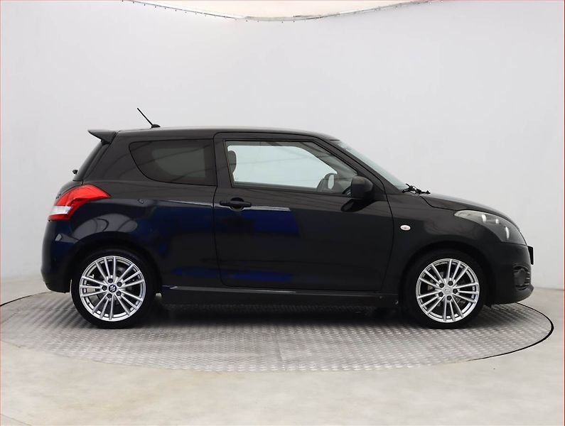 Suzuki Swift (2016) 1.6 Sport, Tempomat - fotka 6 z 16