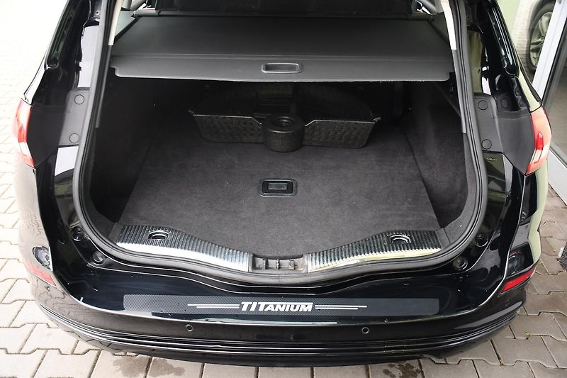 Ford Mondeo 2.0TDCi 110kW CARPLAY TITANIUM - fotka 36 z 42