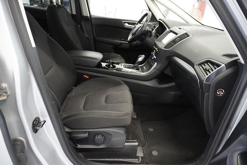 Ford S-MAX 2.0 TDCi TITANIUM 4X4 7 MÍST - fotka 27 z 32