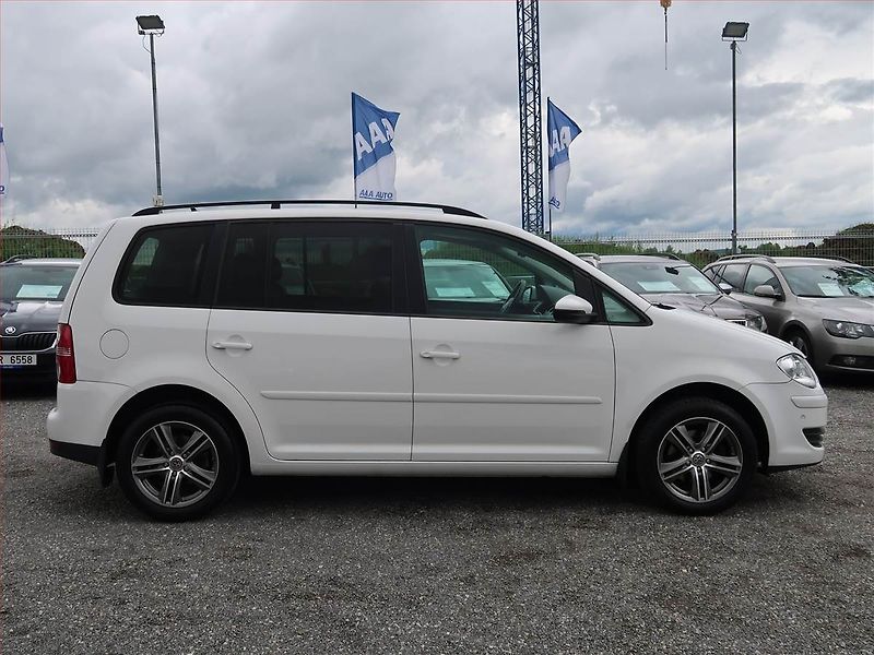Volkswagen Touran (2010) 1.4 TSI, Automat, 7 míst - fotka 6 z 20