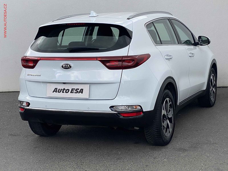 Kia Sportage (2018) 1.6 GDi, Vision, navi, kamera - fotka 4 z 18