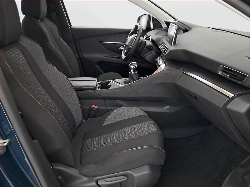 Peugeot 3008 (2021) 1.2 PureTech, ČR,1.maj - fotka 9 z 19