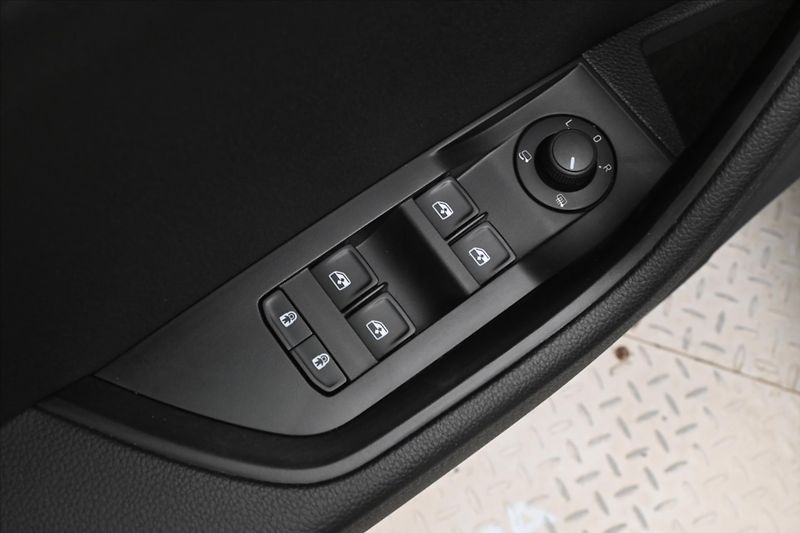 Škoda Superb 2,0 TDI 110kW DSG Style Záruka - fotka 26 z 32