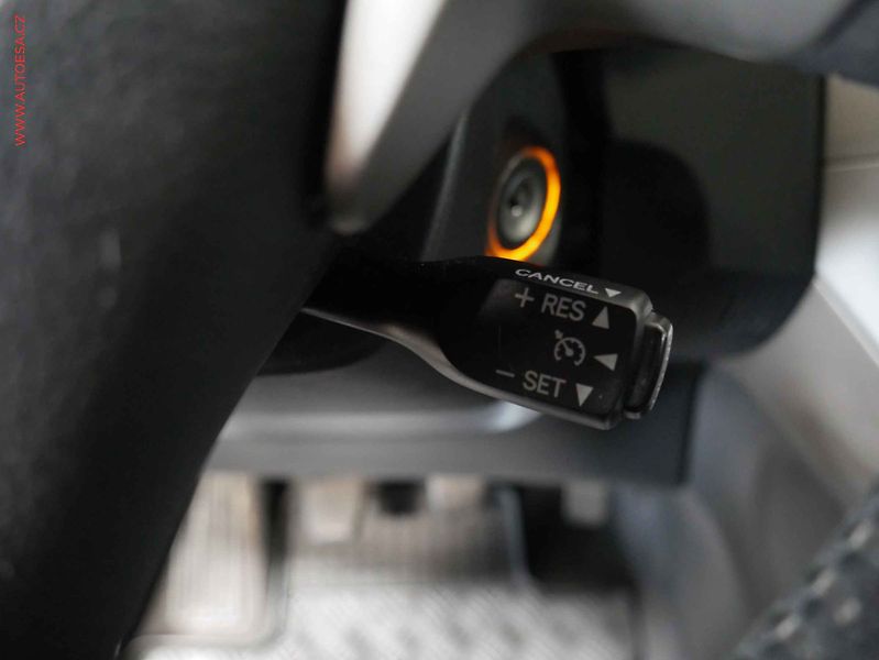 Toyota Auris (2007) 1.6 VVT-i, ČR, AC - fotka 19 z 20