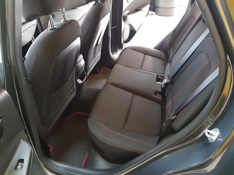 Hyundai Kona 1.6 T-GDI 145KW N-LINE 4WD     - fotka 23 z 31