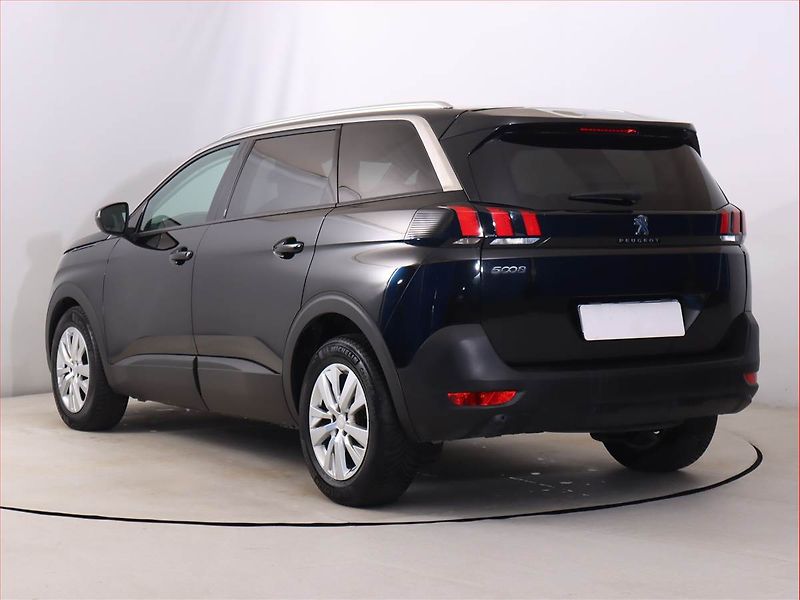 Peugeot 5008 (2020) 1.5 BlueHDi, Automat, 7 míst - fotka 4 z 23