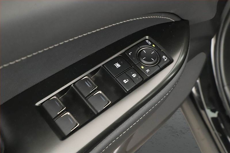 Lexus NX 200t (2023) 450h+ - fotka 20 z 21