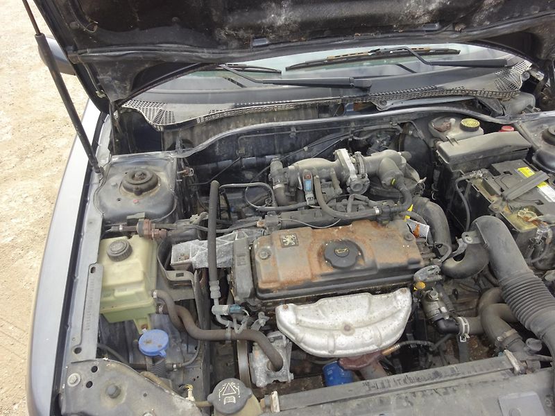 Peugeot 306 (2000) cabrio - fotka 8 z 16