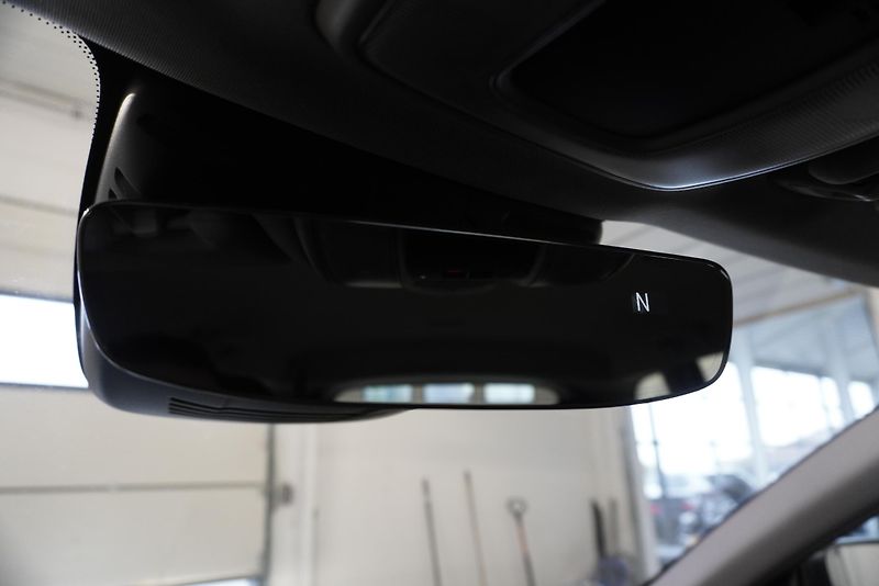 Volvo XC60 2,4 D5 AWD AUTOMAT - fotka 21 z 38