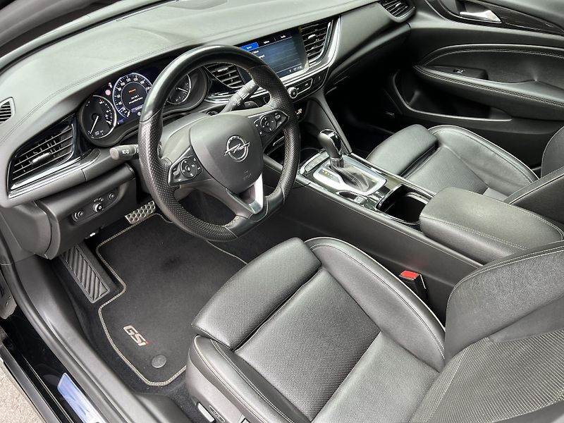 Opel Insignia Grand Sport GSI 2.0CDTI 154kW - fotka 10 z 26