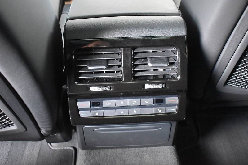 Volkswagen Touareg (2023) R-Line 3.0TDI 210kW,Tažné,Weba - fotka 14 z 31