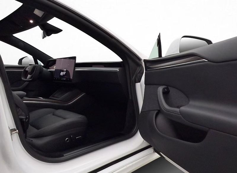 Tesla Model S LR AWD Vzduch Pano. Kam Yoke - fotka 23 z 35