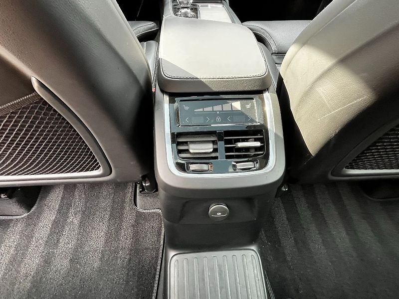 Volvo XC90 Ultimate T8 AWD 335kW - fotka 18 z 26