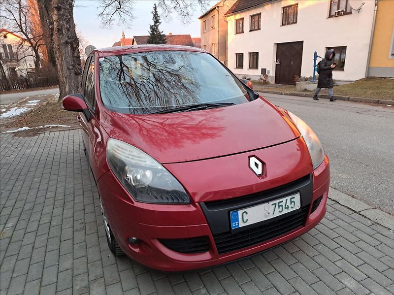 Renault Scénic 1,5 dCi - fotka 2 z 39