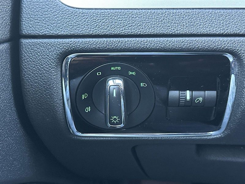Škoda Superb (2013) Combi 2.0 TDI Ambition - fotka 16 z 33