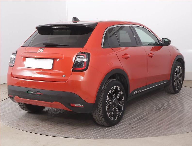 Fiat 600 (2023) 54 kWh, SoH 96% - fotka 5 z 20