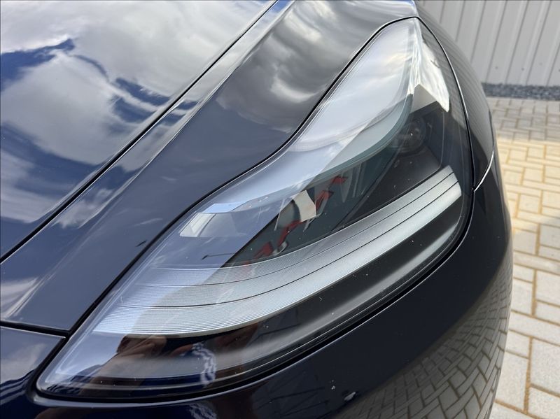 Tesla Model Y 0,0 Long Range 378kW 1.maj DPH - fotka 10 z 50