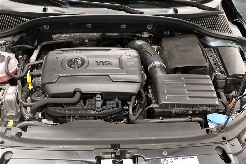 Škoda Octavia 2,0 162 kW RS DSG, NAVI, 1. ma - fotka 7 z 39