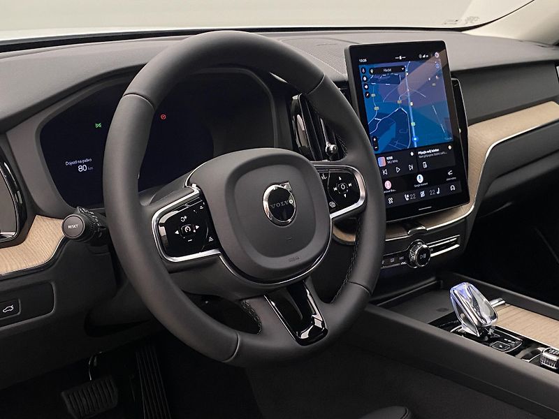 Volvo XC60 (2026) B5 AWD AUT BRIGHT PLUS  - fotka 4 z 62