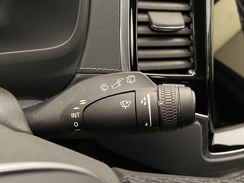 Volvo XC90 B5 AWD DARK PLUS AUT REZERVACE - fotka 23 z 49