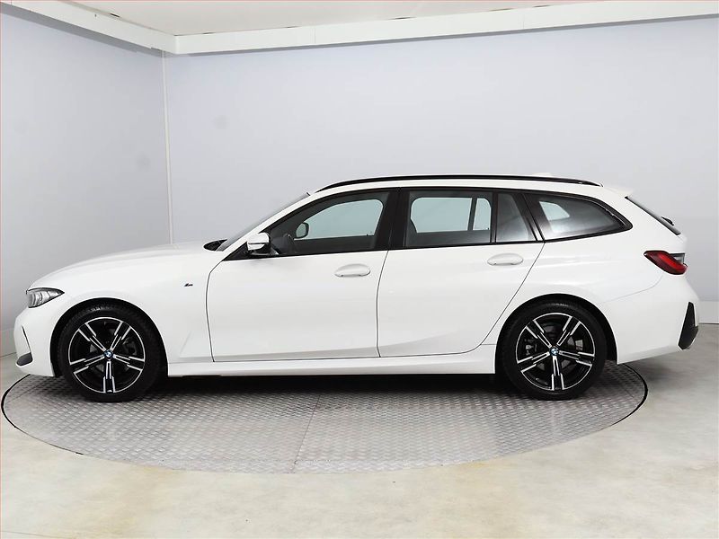 BMW Řada 3 (2022) 320 d xDrive - fotka 3 z 21