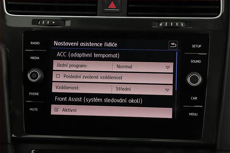 Volkswagen Golf (2018) 1.4 TSI, Tempomat - fotka 14 z 17