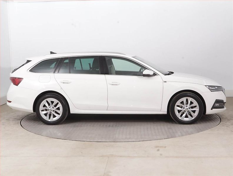 Škoda Octavia (2024) 2.0 TDI - fotka 6 z 16