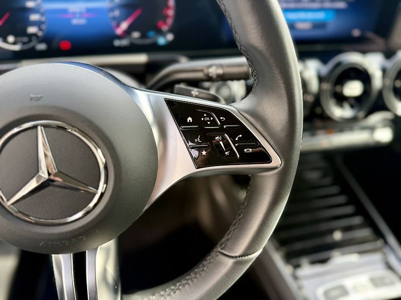 Mercedes-Benz GLA (2025) 220 4MATIC - fotka 26 z 40