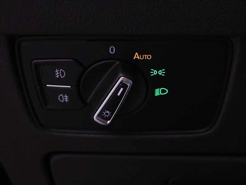 Volkswagen Passat 2,0 TDI Elegance Aut.Klima CZ - fotka 16 z 29