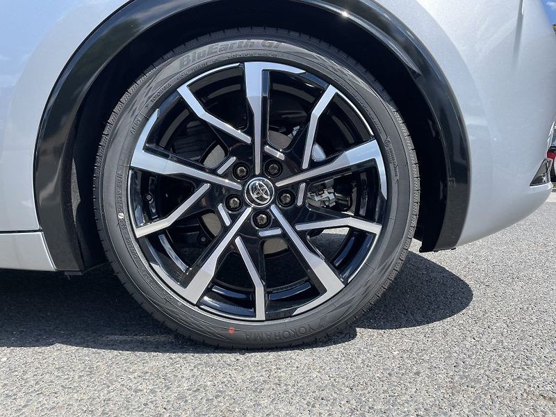 Toyota Prius 2.0 Plug-in Hybrid Prestige - fotka 10 z 30