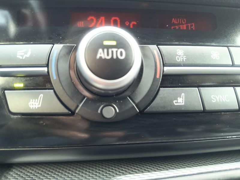 BMW Řada 5 (2014) 525d M xDRIVE/HEAD-UP/PANORAMA - fotka 45 z 61