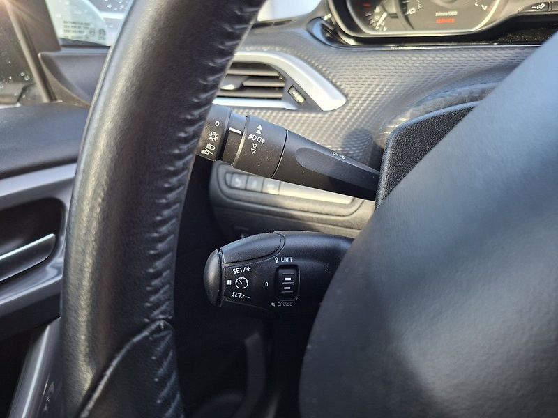 Peugeot 2008 1,2 PT 110k M5 2.MAJ - fotka 17 z 23
